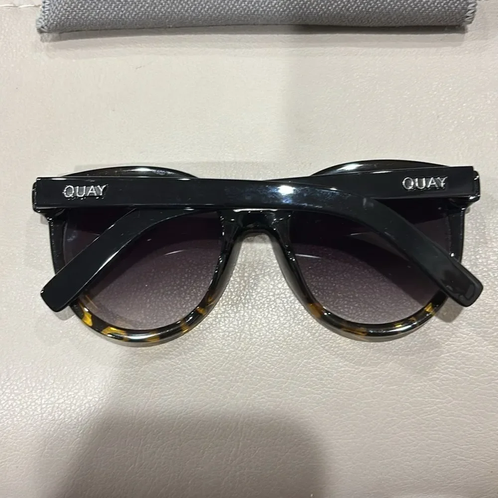 QUAY AUSTRALIA HIGH TEA ROUND OVERSIZED SUNGLASSES